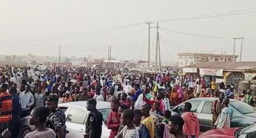 Just In: #EndBadGovernanceInNigeria Protest kicks off In Niger State