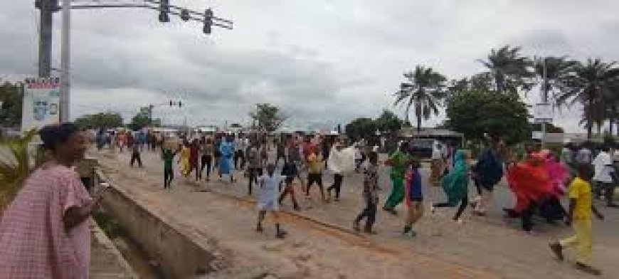 #EndBadGovernance: Children leads protest in Taraba