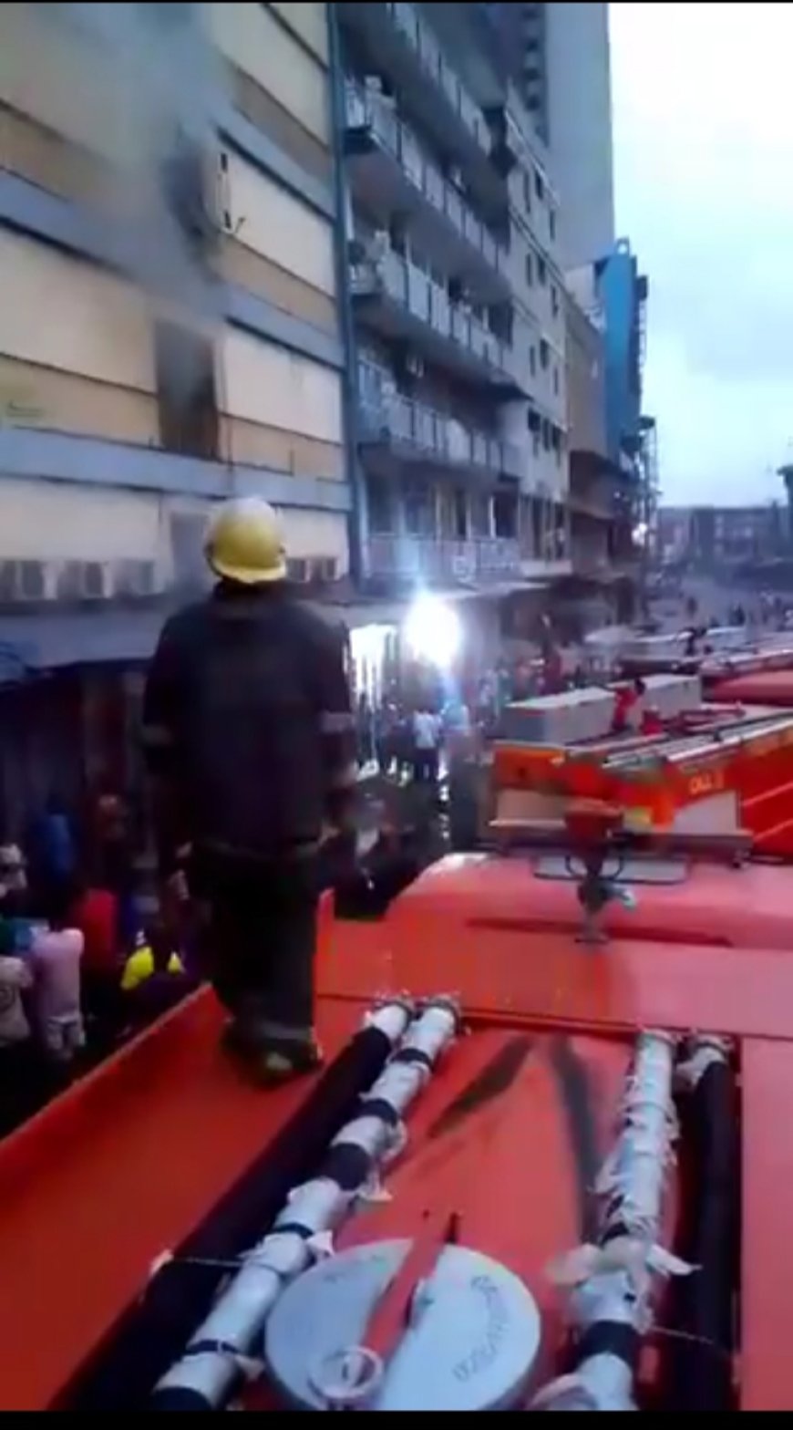 Fire Razes 7-Storey Building In Lagos, Several Shops Affected