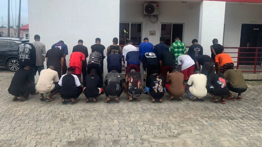 EFCC arrests 33 fraudsters, recovers fake dollars