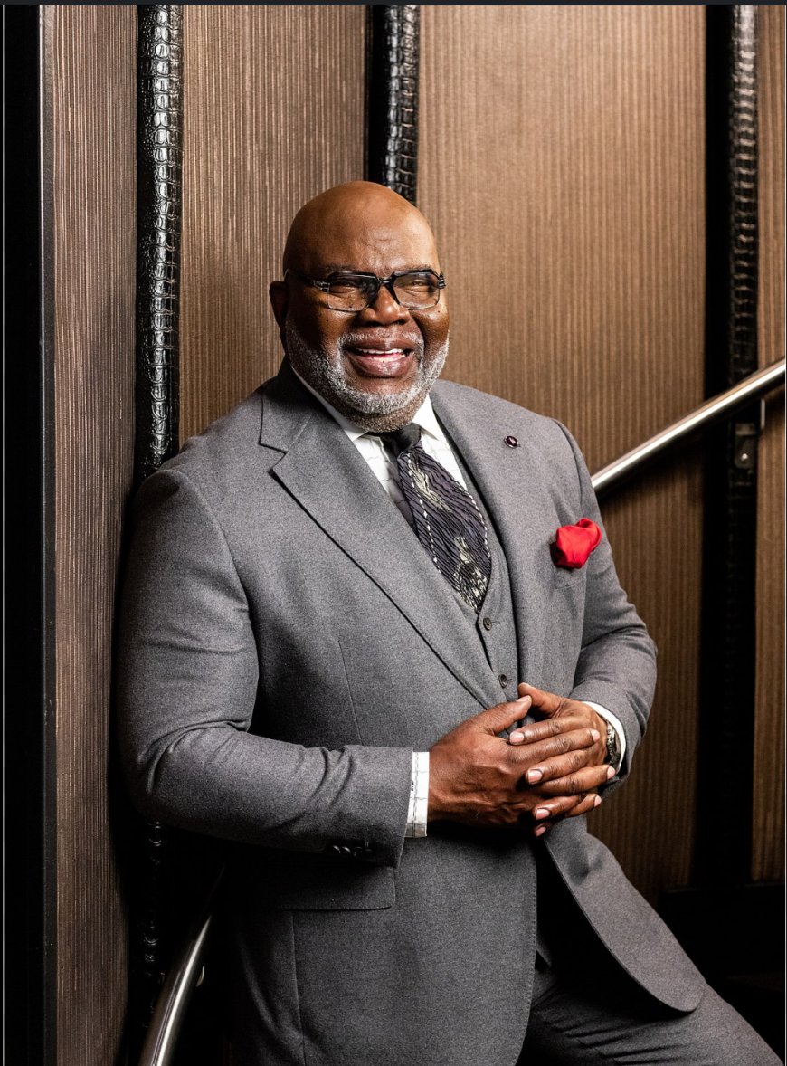 TD Jakes Experiences Health Scare During Sermon, Receives Medical Attention